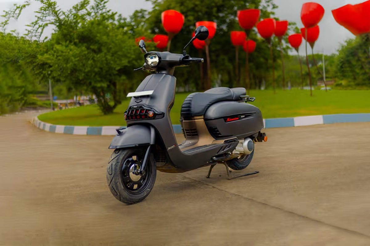 Keeway Sixties 300i 3.30 Lakh 278cc engine and classic retro look