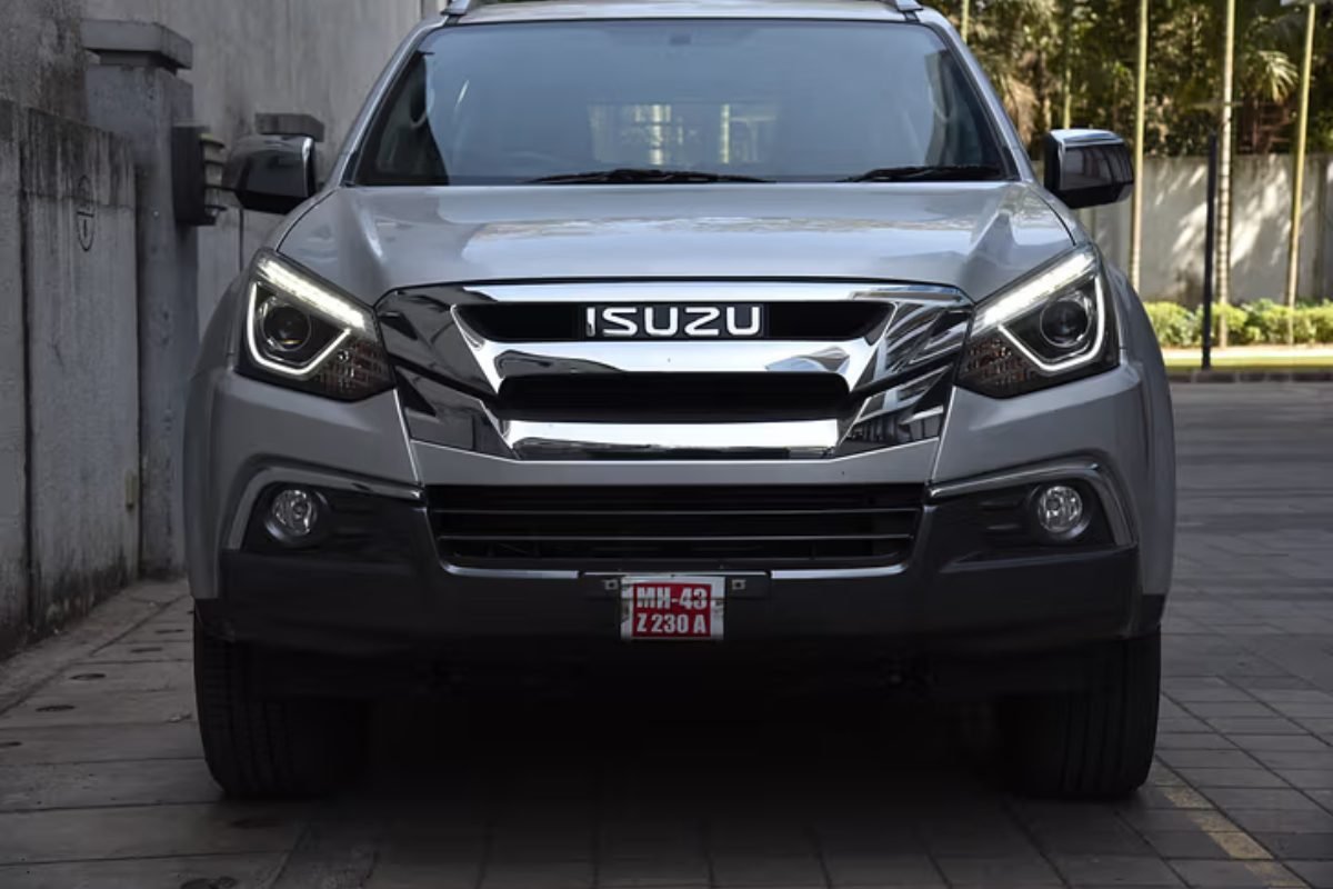 Isuzu Mu X: 37.90 Lakh 7 seater, powerful 3.0L diesel engine and 4x4 power