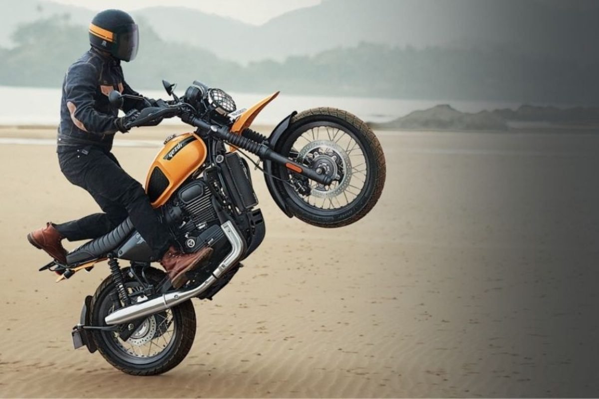 Yezdi Scrambler: 2.13 Lakh with a strong 334cc engine and 6 speed gearbox