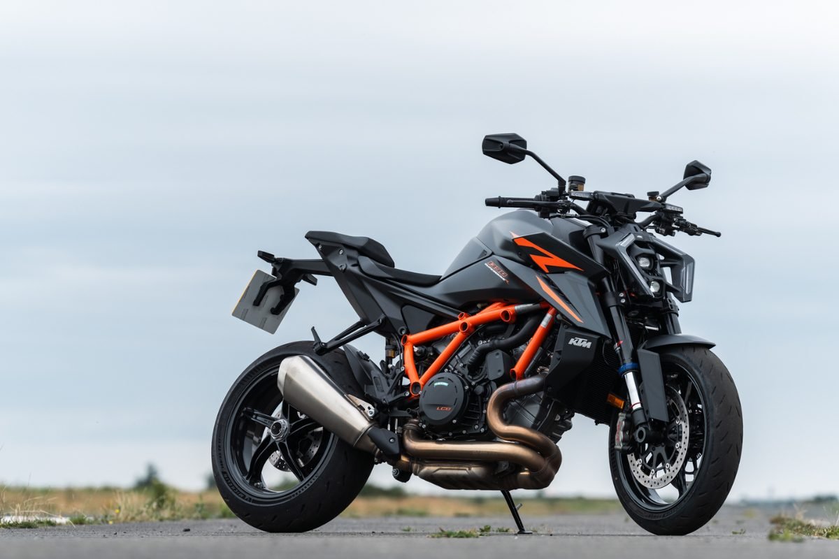 KTM 1390 Super Duke R 1350cc Engine, 187.7 BHP Power and 22.95 Lakh