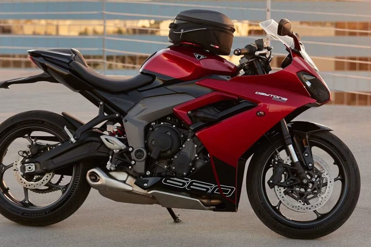 Triumph daytona 660